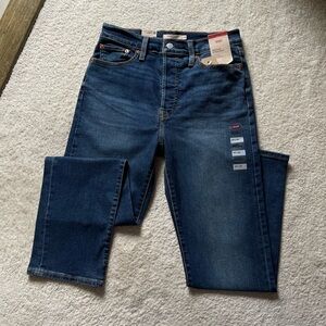 NWT Levi's Wedgie Straight Women Jeans High Rise Size 29/28